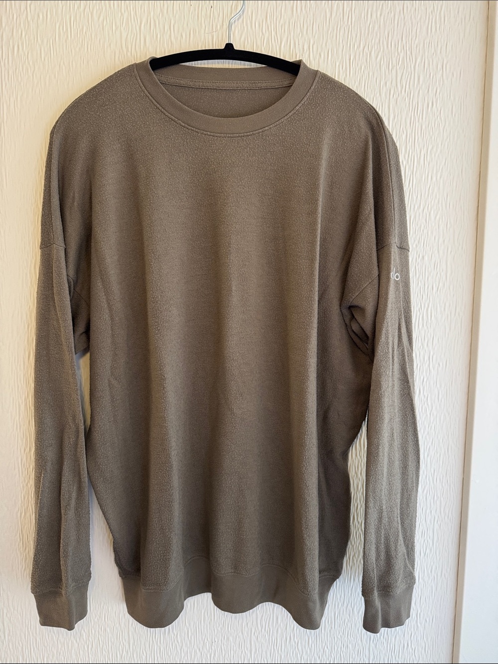 Alo Soho Pullover in Olive Tree